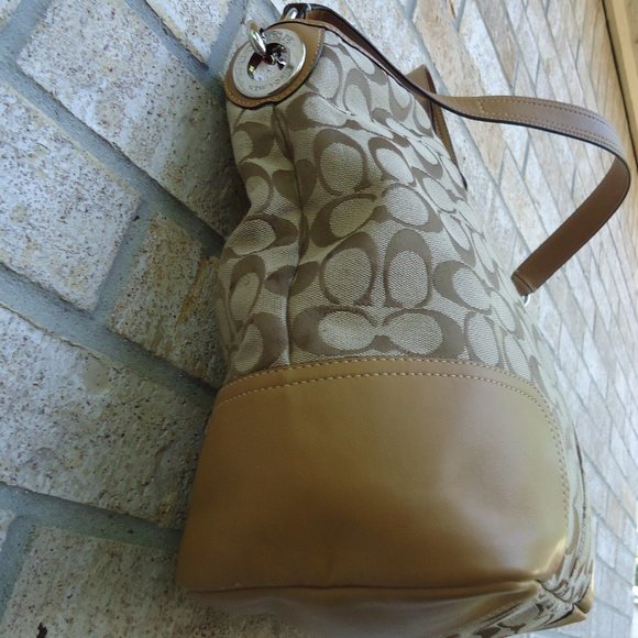 COACH Hadley Signature Duffle Handbag Tote F28981. - Picture 3 of 8